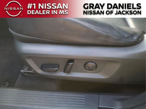 Used 2021 Nissan Rogue SV w/ Premium Package image 12