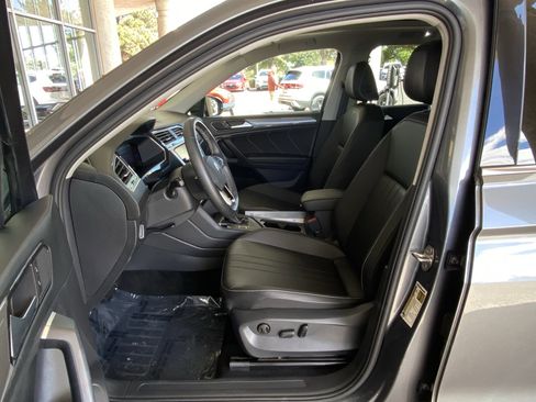 Certified 2022 Volkswagen Tiguan SE w/ Panoramic Sunroof Package image 34