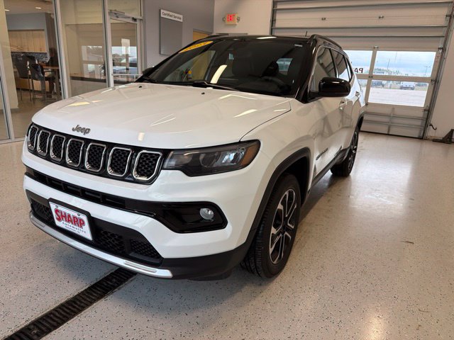 Used 2023 Jeep Compass Limited w/ Sun and Sound Group AWD/4WD image 5