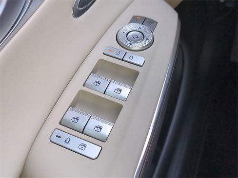 Used 2026 Genesis GV70 2.5T Select image 24