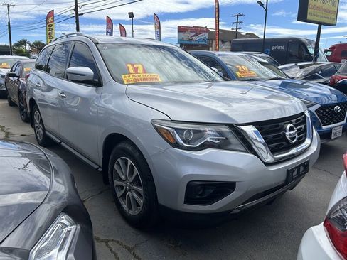 Used 2017 Nissan Pathfinder S image 30