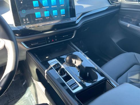 Used 2025 Volkswagen Atlas Cross Sport SE image 37