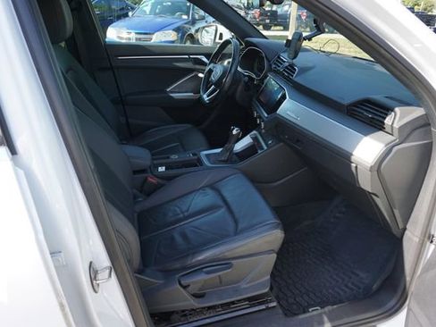 Used 2020 Audi Q3 2.0T Premium w/ Convenience Package AWD/4WD image 3