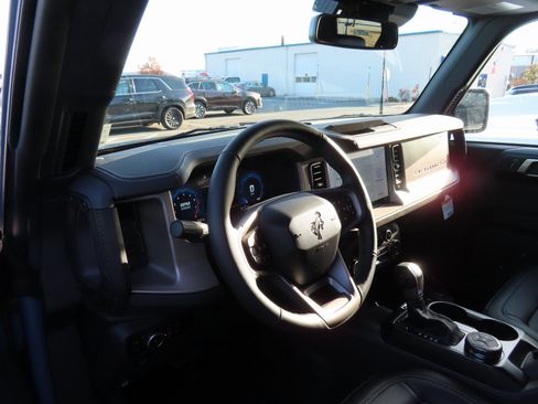 New 2025 Ford Bronco Outer Banks image 9