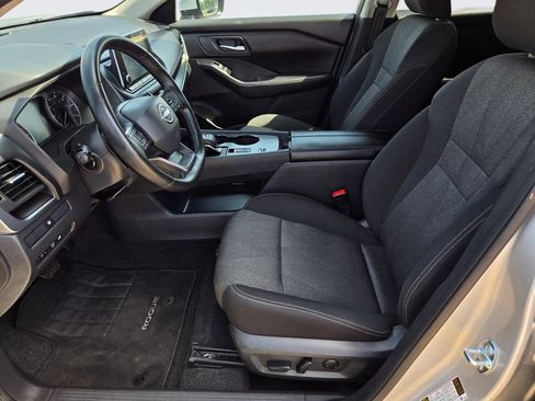 Used 2025 Nissan Rogue SV FWD image 30