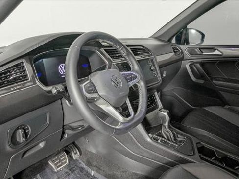 Used 2023 Volkswagen Tiguan SE R-Line FWD image 28
