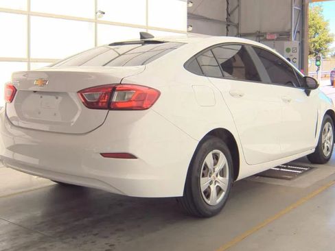 Used 2018 Chevrolet Cruze LS FWD image 3