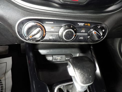 Used 2020 Kia Soul LX FWD image 12