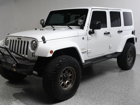 Used 2014 Jeep Wrangler Unlimited Sahara AWD/4WD image 2