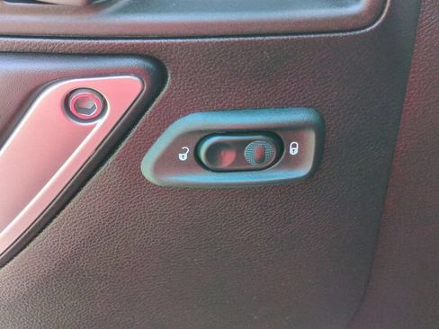 Used 2018 Jeep Wrangler Sahara w/ Connectivity Group AWD/4WD image 21