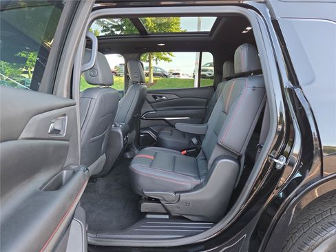 Used 2024 Chevrolet Traverse RS AWD/4WD image 25