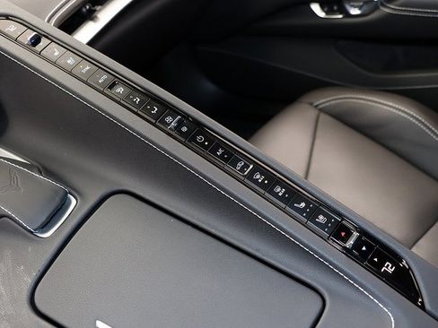 Used 2021 Chevrolet Corvette Stingray w/ Z51 Performance Package image 20