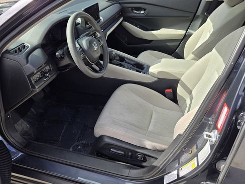 Used 2023 Honda Accord EX image 10