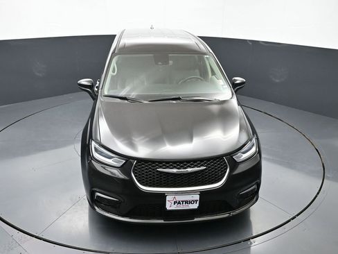 Used 2023 Chrysler Pacifica Touring-L FWD image 36