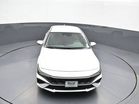 Used 2025 Hyundai Elantra SE FWD image 34