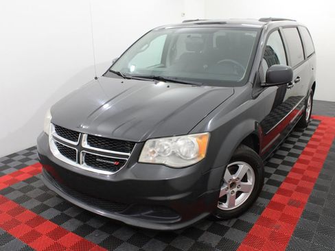 Used 2012 Dodge Grand Caravan SXT image 4