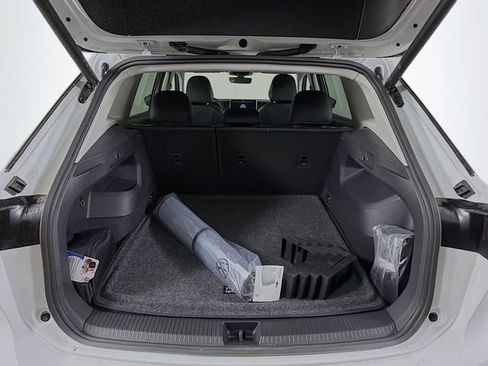 Used 2025 Volkswagen Tiguan SE FWD image 24