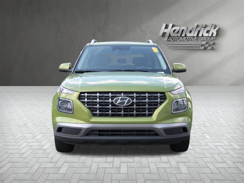 Used 2024 Hyundai Venue SEL FWD image 3