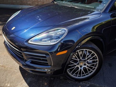 Used 2023 Porsche Cayenne Platinum Edition image 2