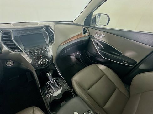 Used 2017 Hyundai Santa Fe Limited image 11