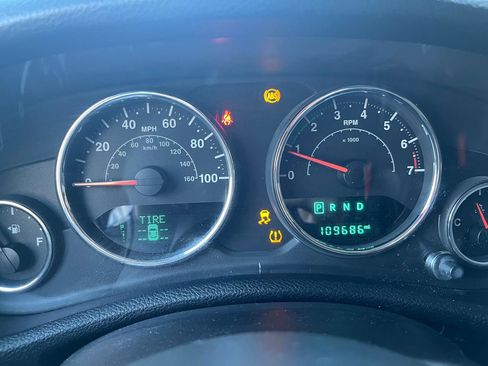 Used 2015 Jeep Wrangler Unlimited Sahara w/ Dual Top Group image 19