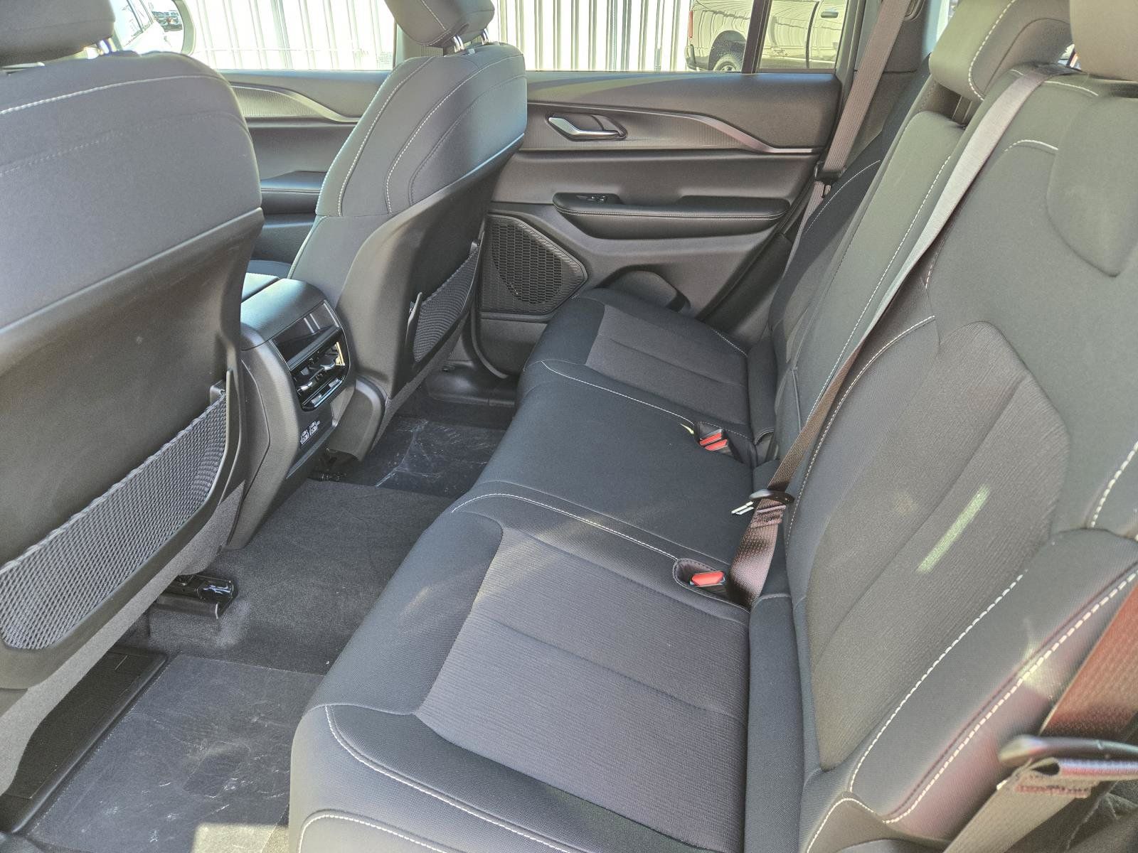 Used 2025 Jeep Grand Cherokee Laredo X RWD image 25