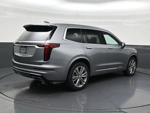 Used 2024 Cadillac XT6 Premium Luxury FWD image 5