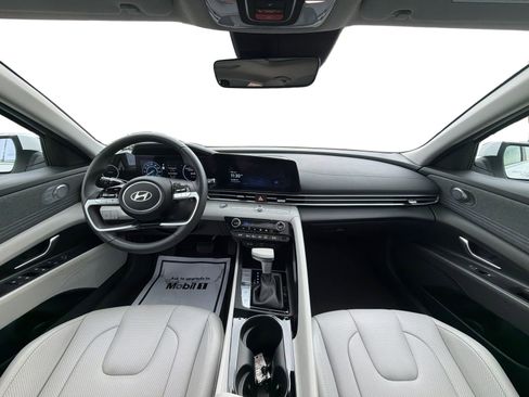 Certified 2025 Hyundai Elantra Limited image 14