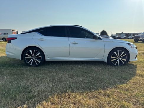 Used 2020 Nissan Altima 2.5 SR w/ Premium Package FWD image 4