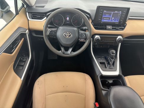 Used 2021 Toyota RAV4 LE FWD image 4