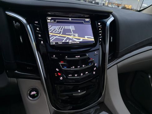 Used 2019 Cadillac Escalade Luxury image 45