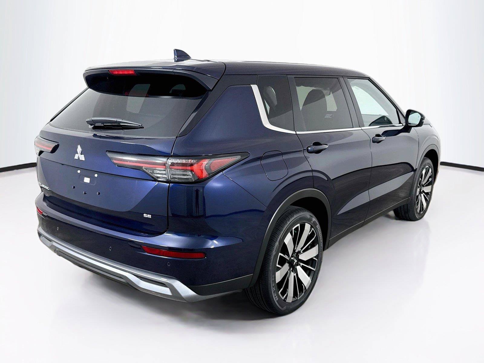 New 2026 Mitsubishi Outlander SE FWD image 5