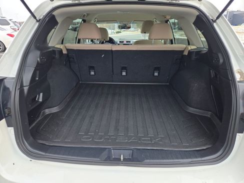 Used 2017 Subaru Outback 2.5i Premium image 16