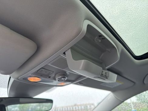 Used 2022 Volkswagen Passat 2.0T image 23