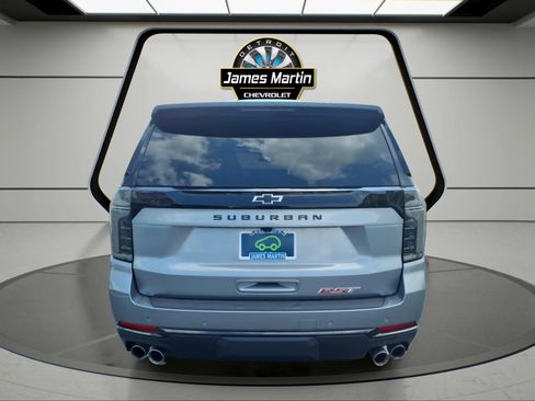 Certified 2025 Chevrolet Suburban RST w/ Comfort Package AWD/4WD image 5