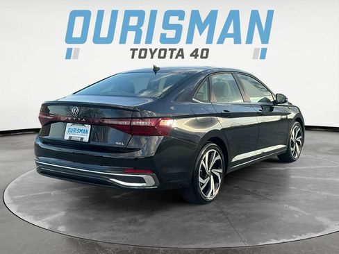 Used 2025 Volkswagen Jetta SEL image 4