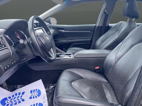 Used 2018 Toyota Camry XSE image 4