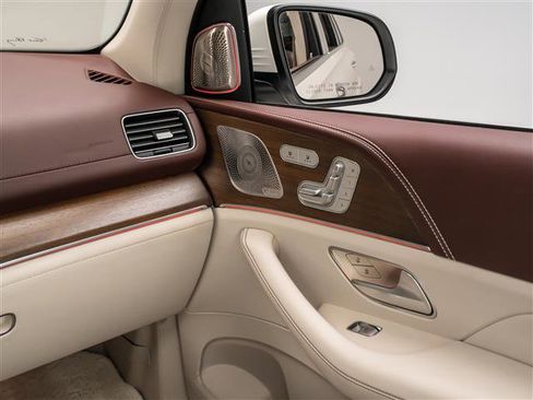 Used 2021 Mercedes-Benz Maybach GLS 600 4MATIC image 38