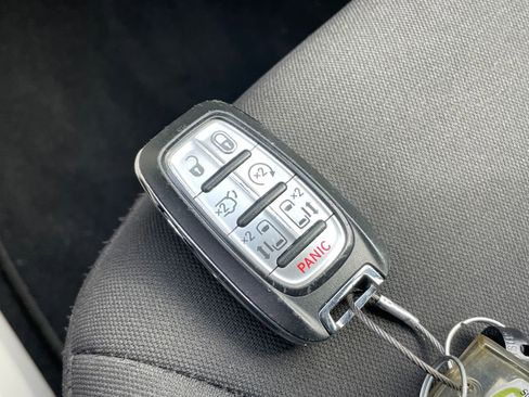 Used 2023 Chrysler Voyager LX image 24