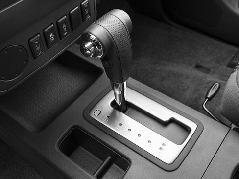 Used 2017 Nissan Frontier SV AWD/4WD image 14