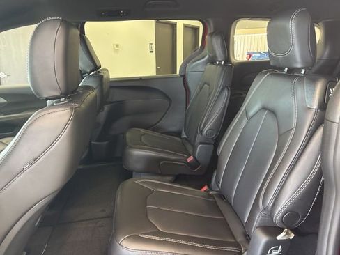 New 2026 Chrysler Pacifica Select AWD/4WD image 18