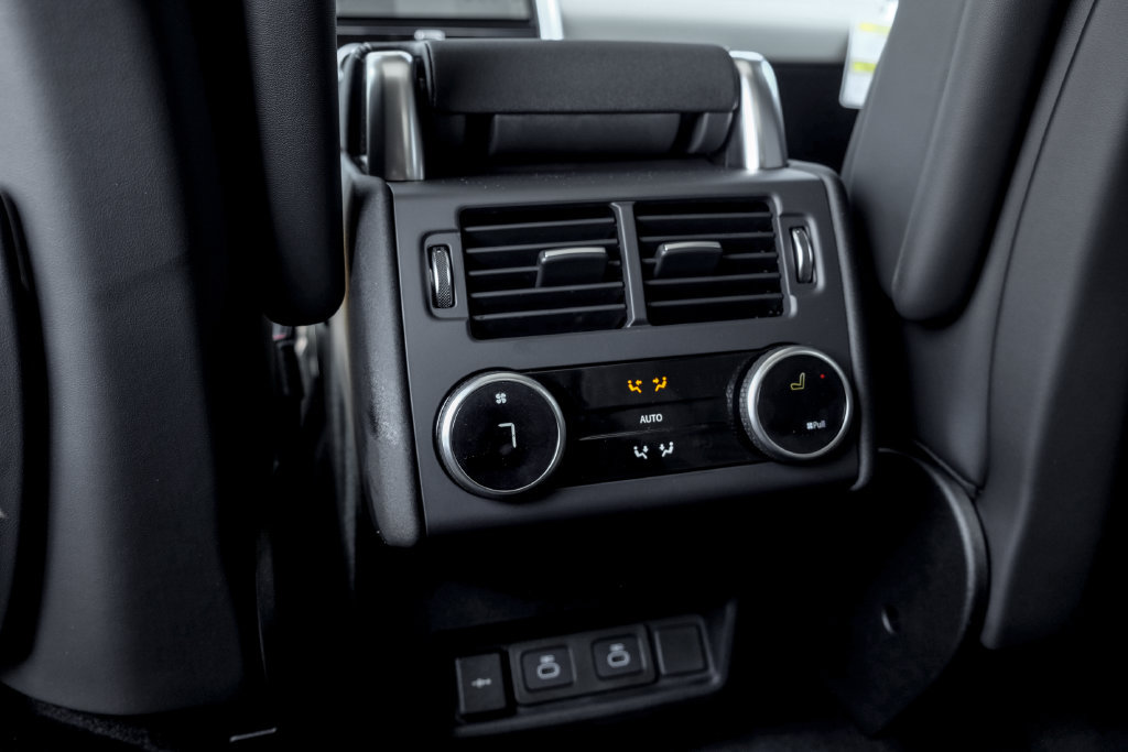 New 2026 Land Rover Discovery Limited Edition AWD/4WD image 17