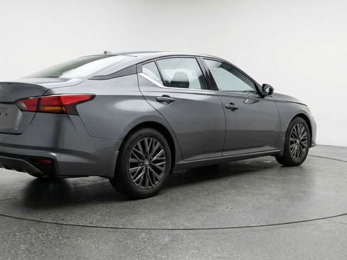 Used 2025 Nissan Altima 2.5 SV image 9