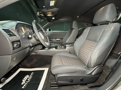 Used 2011 Dodge Challenger image 38
