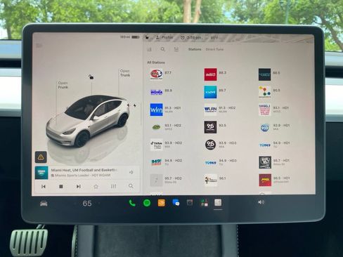 Used 2023 Tesla Model Y Performance AWD/4WD image 25