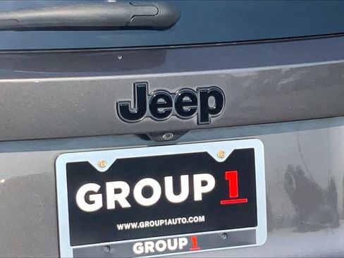 Used 2018 Jeep Renegade Altitude FWD image 9