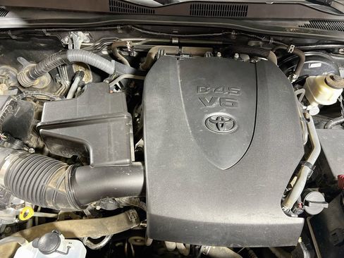 Used 2016 Toyota Tacoma SR5 w/ SR5 Appearance Package (SN) AWD/4WD image 26