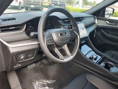 New 2025 Jeep Grand Cherokee L Limited w/ Black Appearance Package image 12