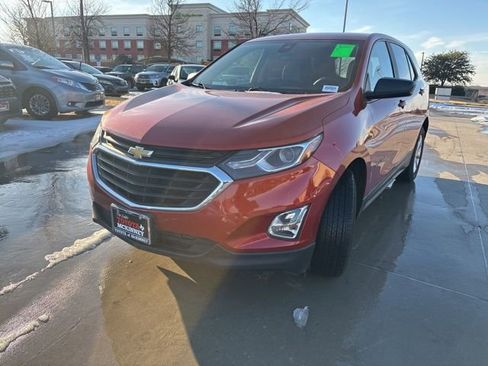 Used 2020 Chevrolet Equinox LS w/ LS Convenience Package image 6