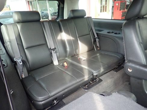 Used 2013 Cadillac Escalade ESV Premium AWD/4WD image 31